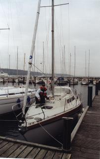 Nach der Bootstaufe in Flensburg. Nur sehr klein im Bild zu sehen: "Pelle" unser Reisebär, der Namensgeber für unsere Yacht.